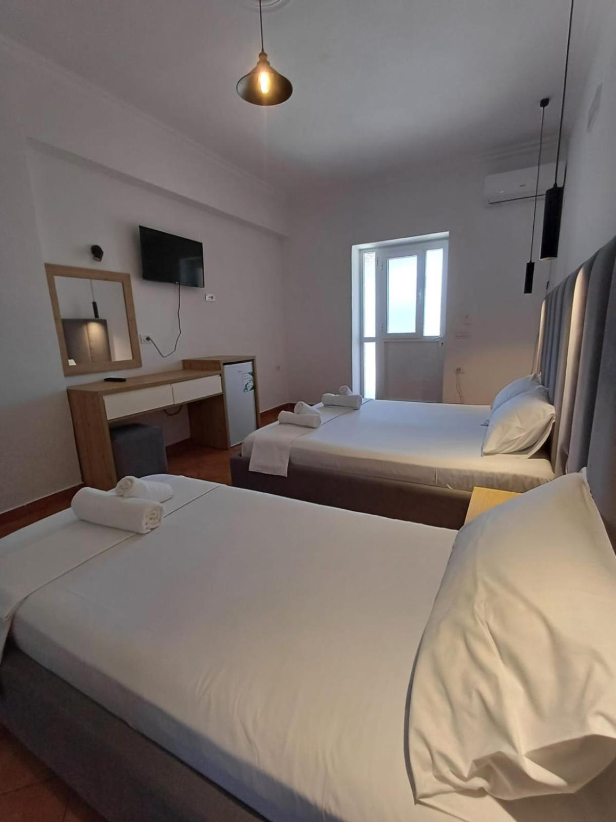 Velco Bb Bed & Breakfast Himare