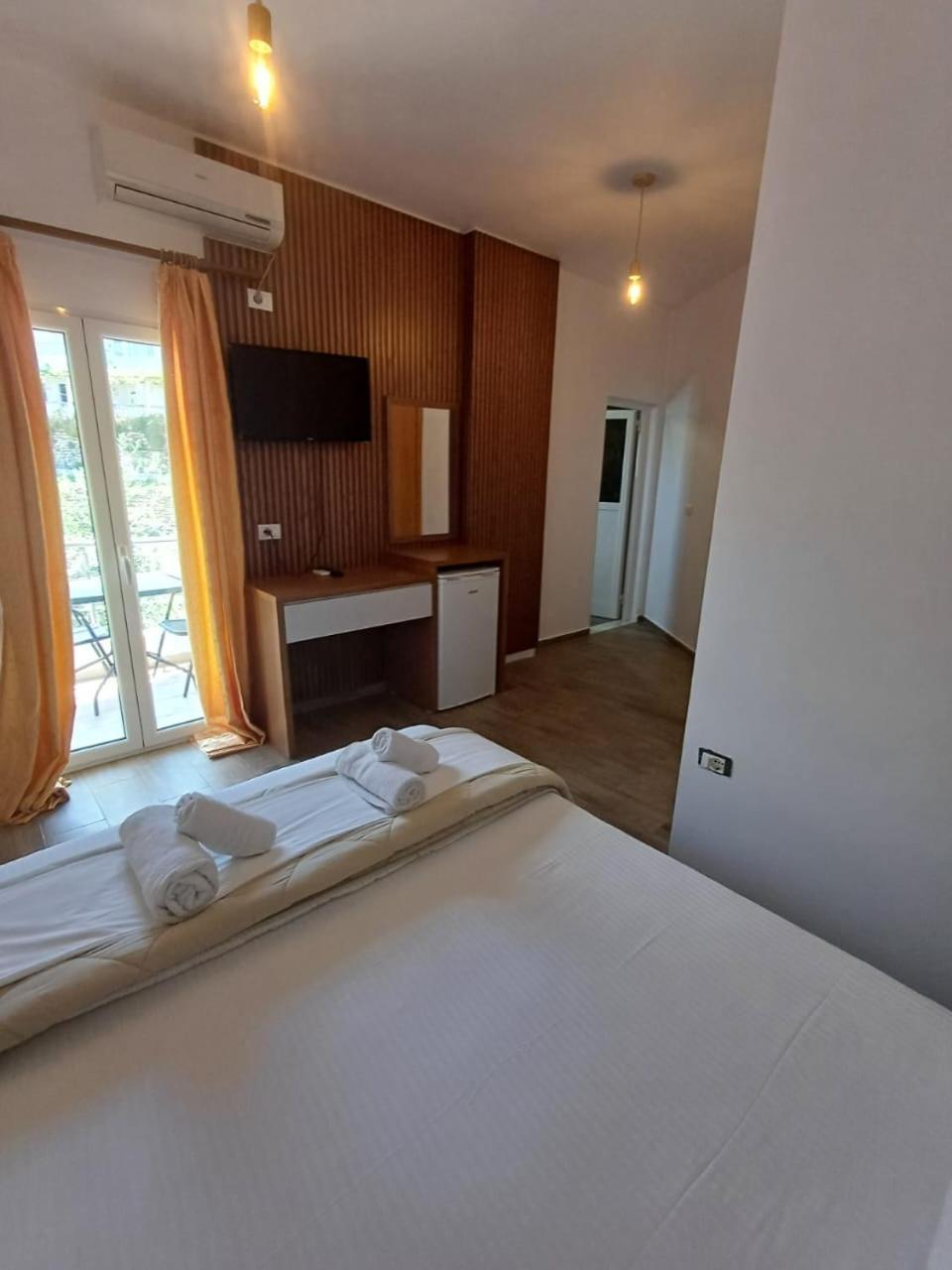 Velco Bb Bed & Breakfast Himare